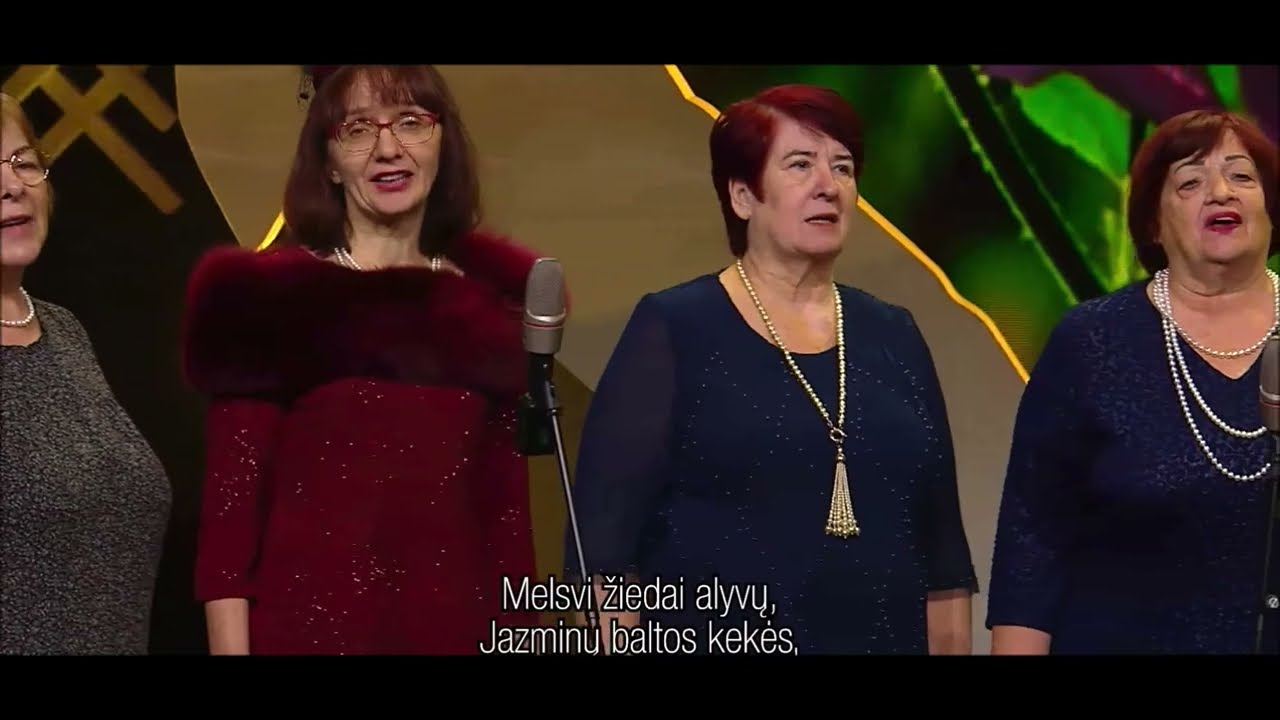 Romansas „Melsvi žiedai alyvų“. Folkloro grupė „Degulė“, vadovė Asta Nikžentaitienė.