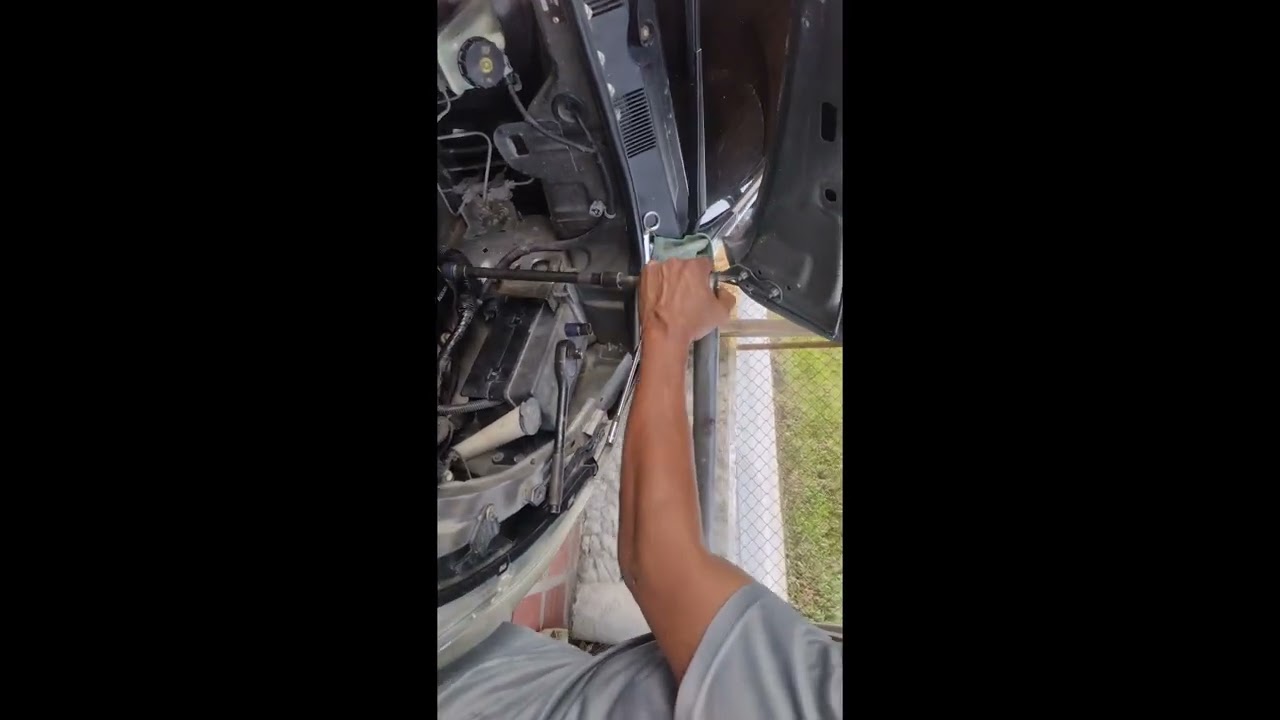 como cambiar soporte izquierdo del motor de Chevrolet sail  2015 para que lo hagas en casa