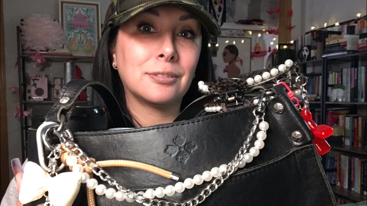 What’s in My Bag 💼 Winter Edition ASMR 