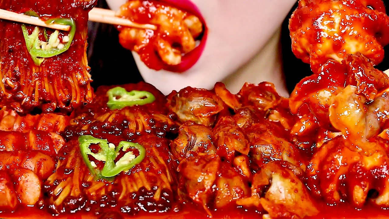 ASMR SPICY SEAFOOD AND ENOKI MUSHROOM WITH FIRE SAUCE 매운 불닭소스 해물 찜 팽이 버섯 EATING SOUND NO TALKING