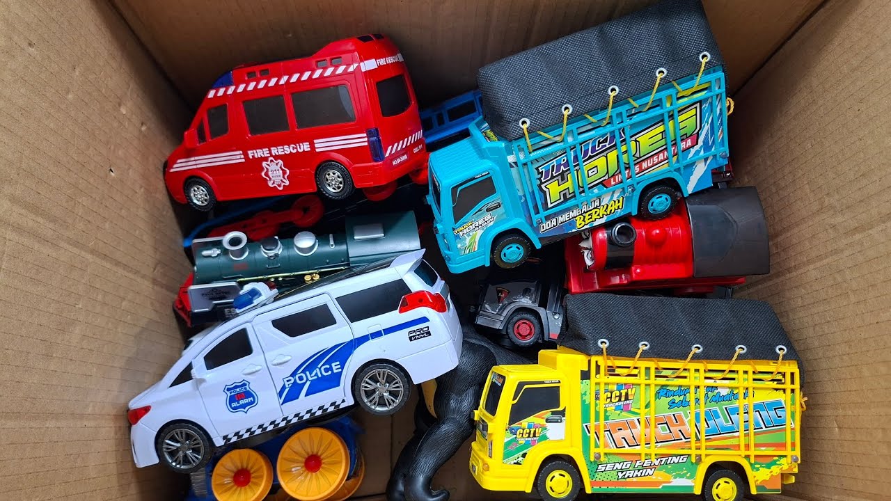 Satisfying Unboxing Mobil Polisi, Truk Oleng, Choco Charles Laba Laba || ASMR 