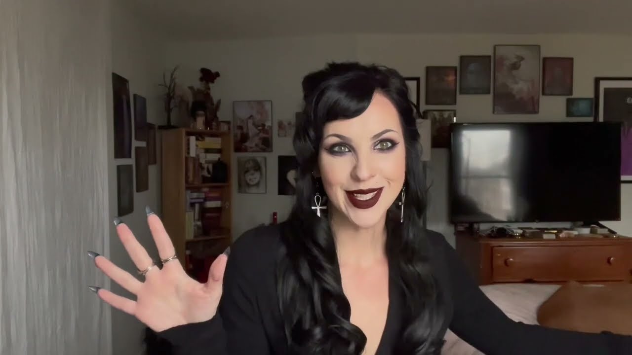 Winter Chat: Books! Tarot! Candles! Lippy… Basically All The Things 🕯️🔮💋