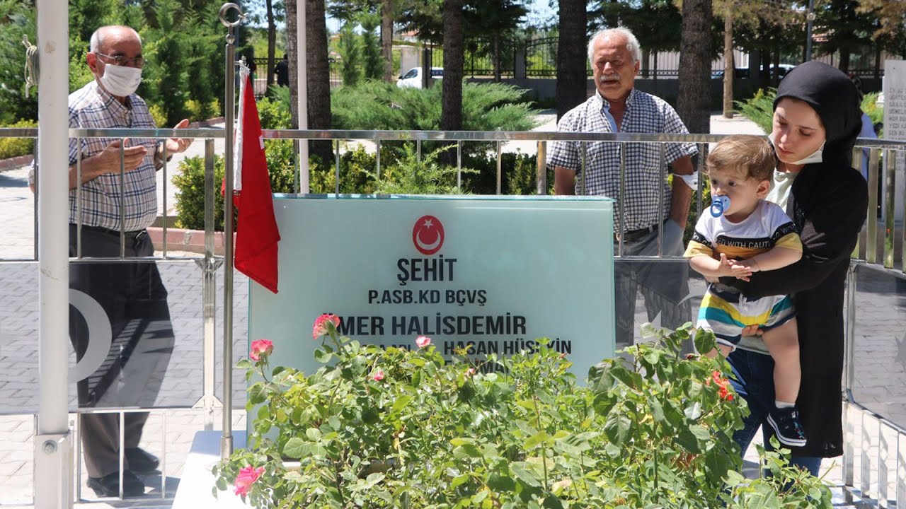 Şehit Ömer Halisdemir’in kabrine ziyaretçi akını yaşanıyor