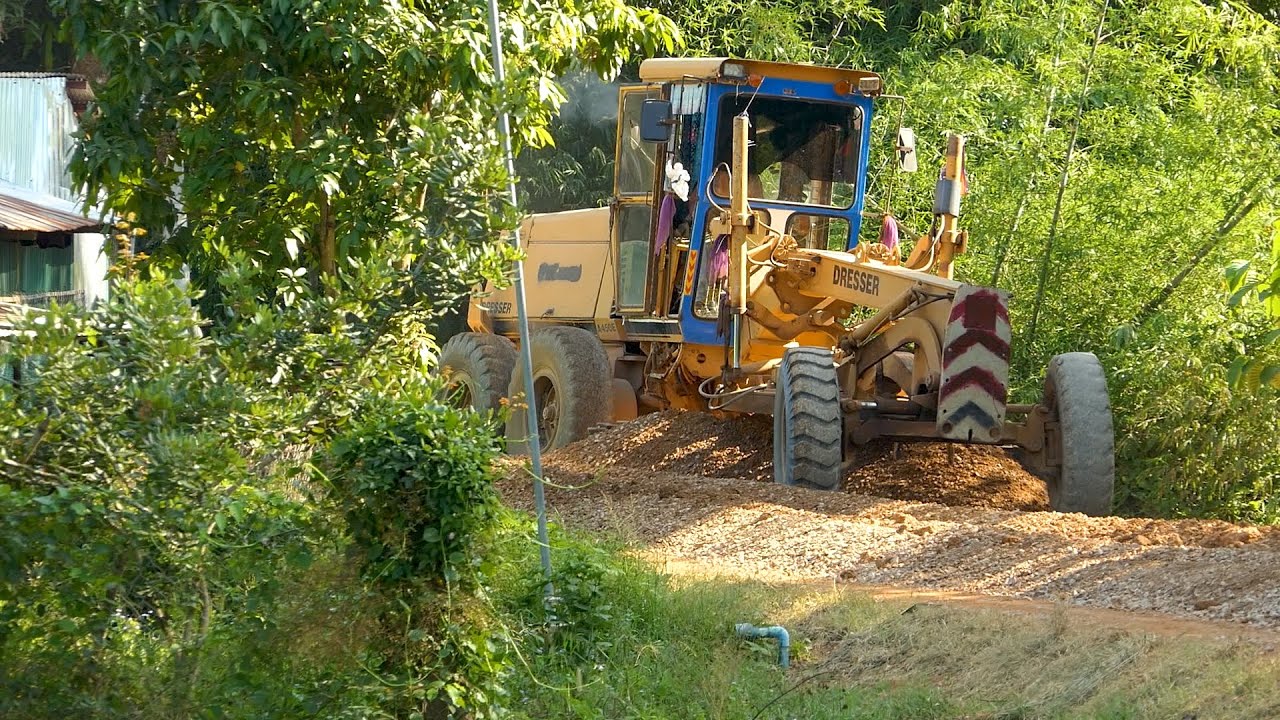 How to Construct Village Road Foundation With Gravel Spreading DRESSER A450F Graders & SAKAI Rollers