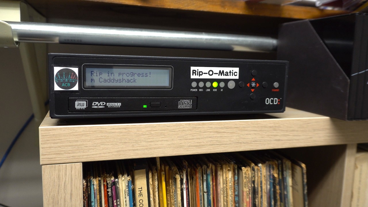 Zautomatyzowane urządzenie do zgrywania płyt CD DIY do szafy na nośniki #raspberrypi