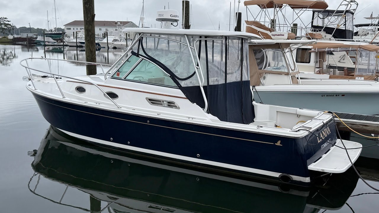 Back Cove 26 Express Hardtop 2005 года доступен в Мистике, штат Коннектикут