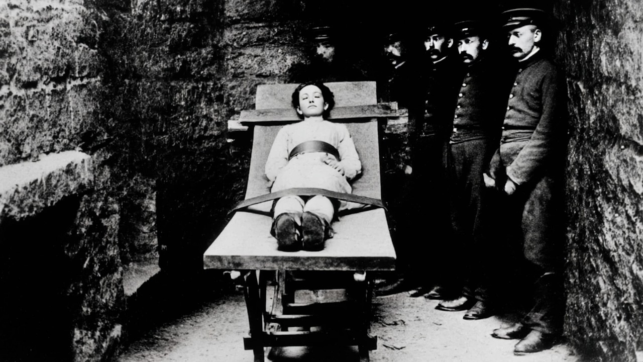 100 historische Fotos, die zu erschreckend waren, um veröffentlicht zu werden