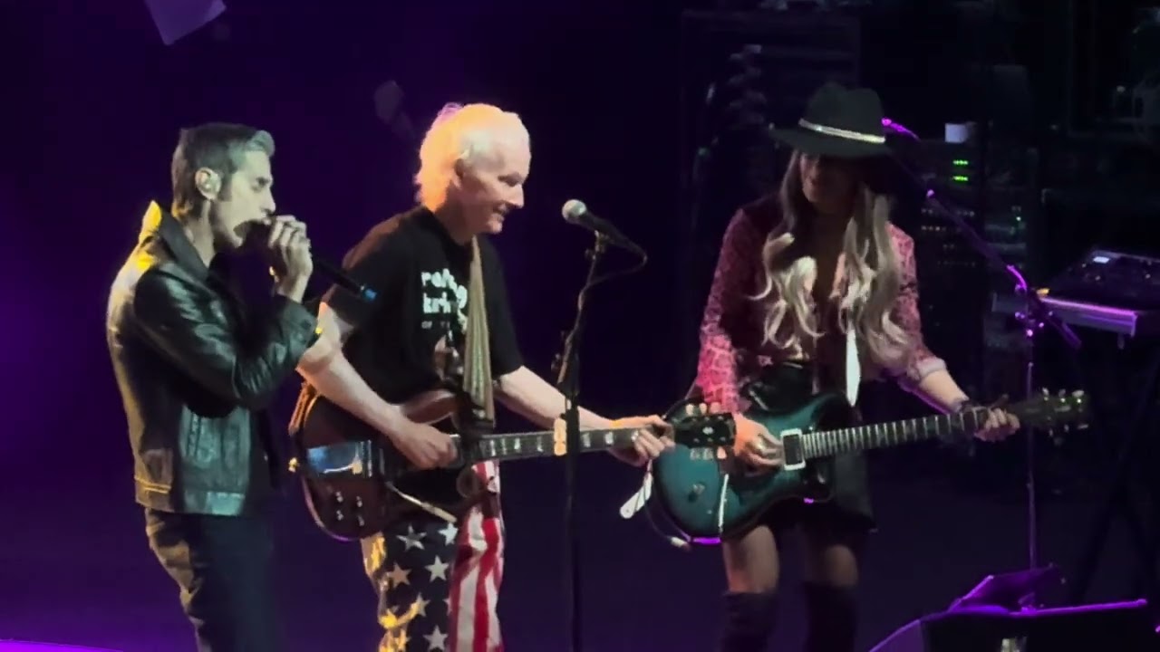 Robby Krieger w/ Perry Farrell “Roadhouse Blues” live at the Greek Theatre (10/30/2025)