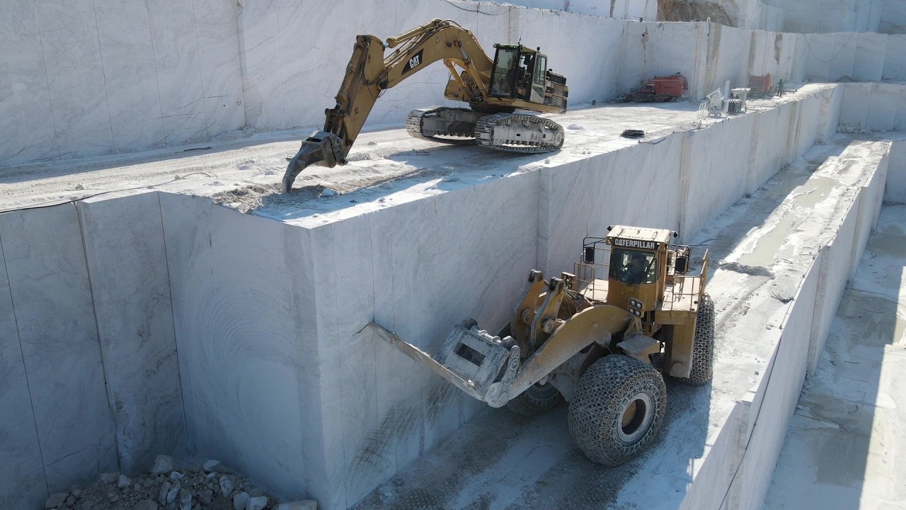 500-Ton Marble Columns: Extreme Quarry Extraction from Above