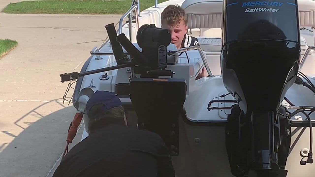 Installing a Kicker Motor and Bracket on a 2001 16ft Dauntless Bostonwhaler