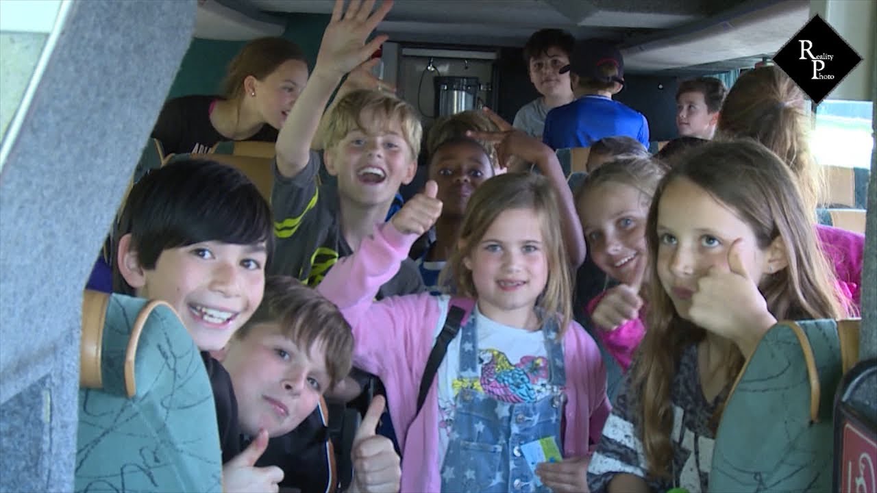 Schoolreisje naar de Efteling eindigt met pech langs de weg