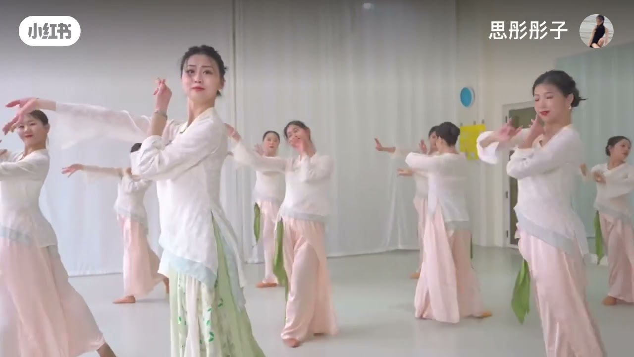 《不惜时光 - 思彤彤子老师》 KH&Ocirc;NG TIẾC THỜI GIAN (Full) - #lopmuathayvuong #vuongnguyendance 