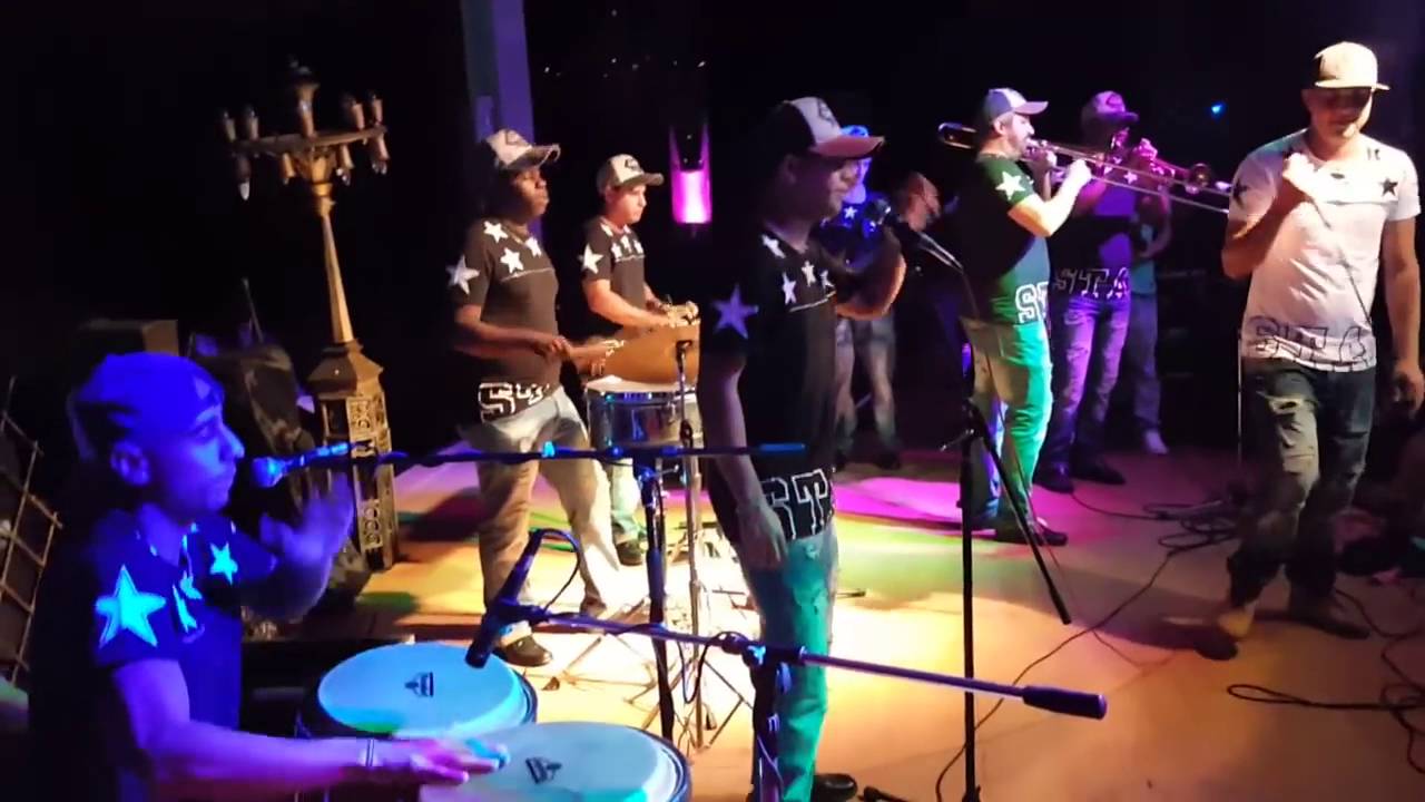 La Caratula  en vivo