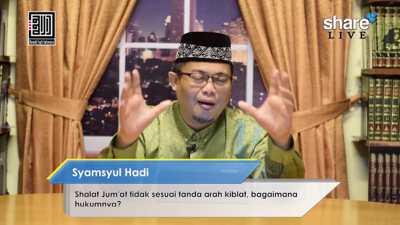 3. Sudah Ada Tanda Kiblat, Tapi Imam Miring Ke Arah Lain, Sah Kah Shalatnya?