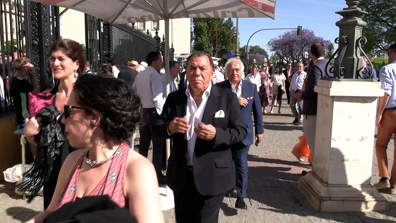 Numerosos rostros conocidos se dejan ver en la Real Maestranza de Sevilla