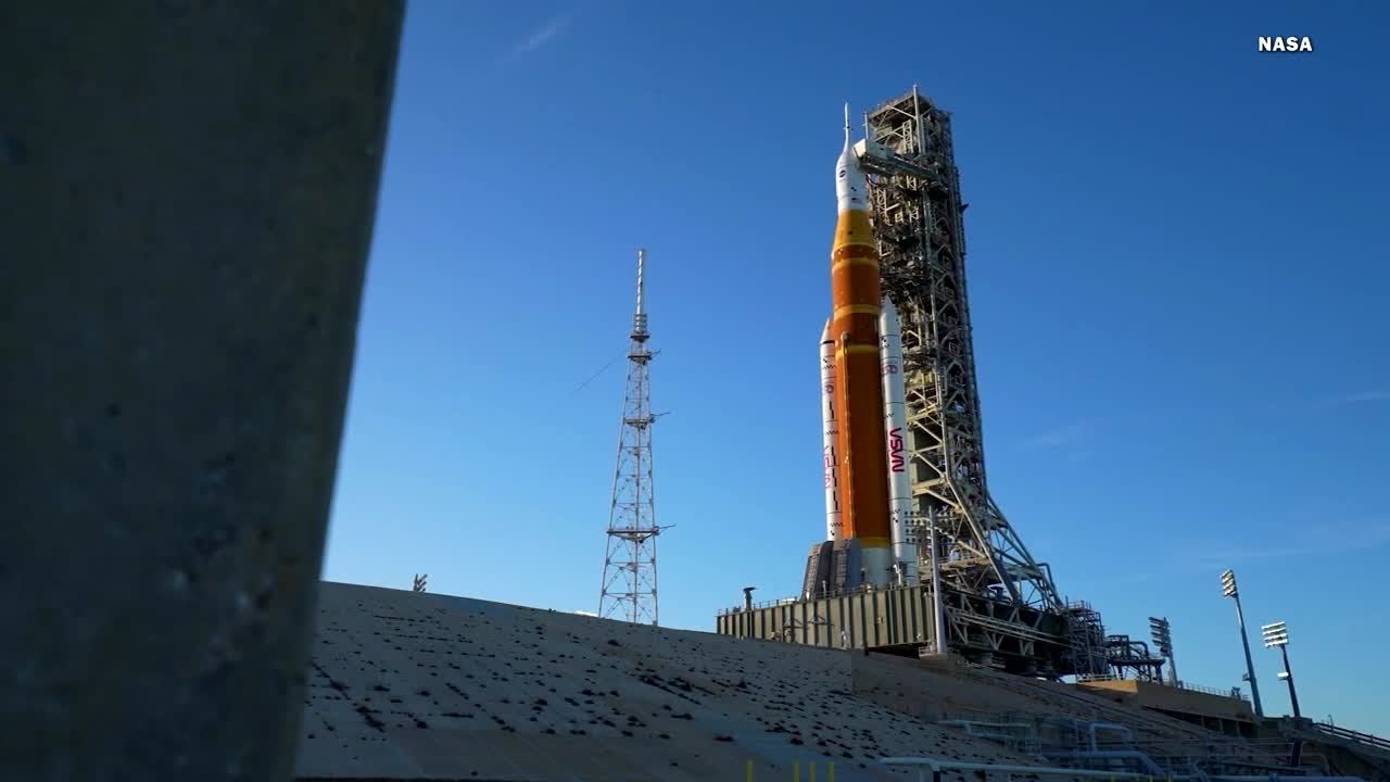 NASA delays astronauts' lunar trip until March after hydrogen leaks mar fueling test