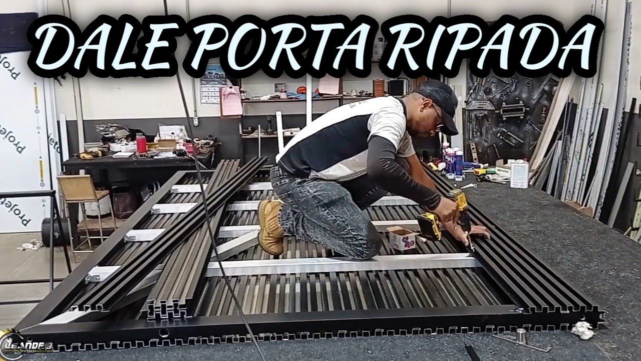 Mais uma porta ripada dessa vez toda preta
