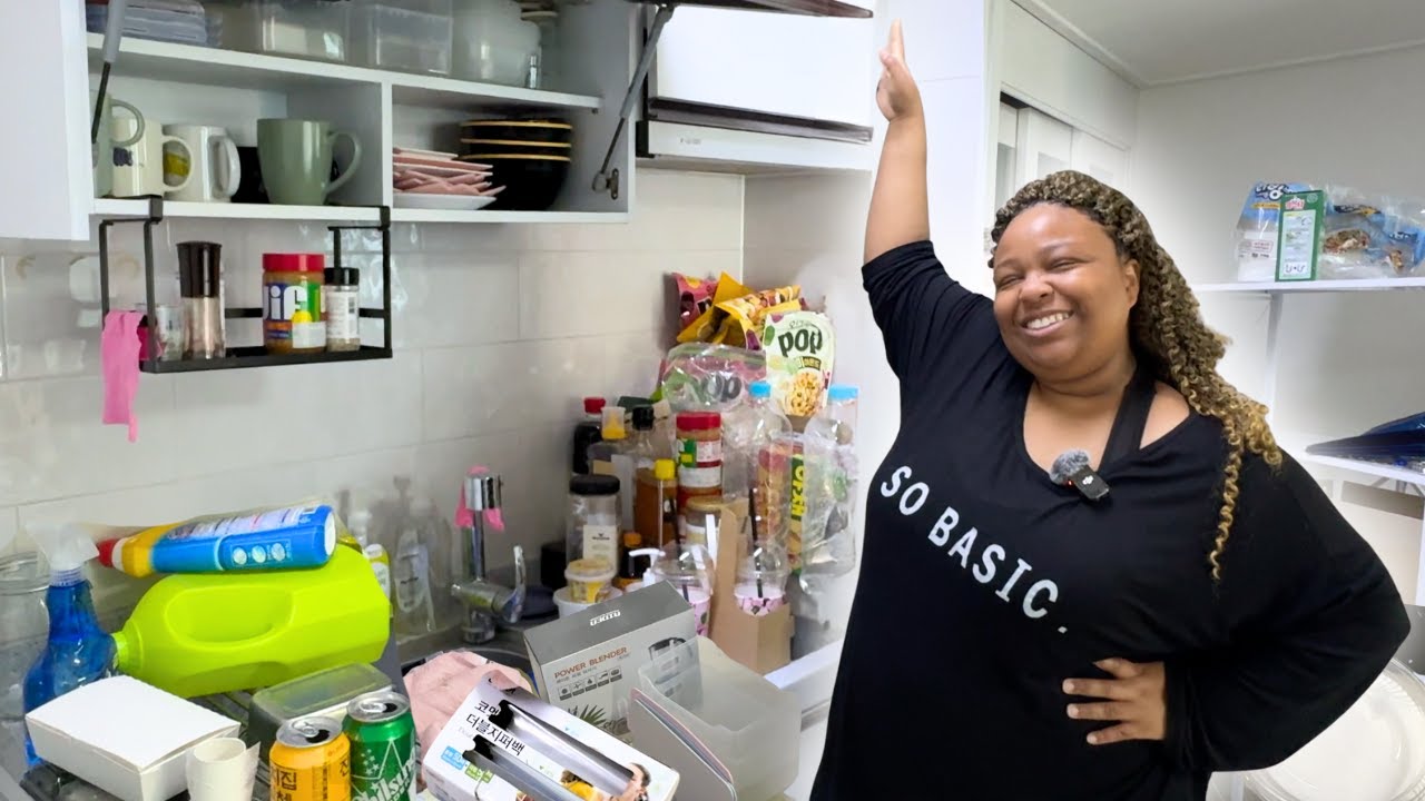 ⏲️Time&rsquo;s up for this MESSY kitchen!! ⏲️ Small Kitchen Declutter Ep. 03