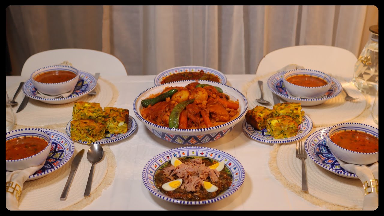 طاولة ليلة النصف لرمضان عملتلكم  كسكسي،خبز مبسس،طاجين قوتة ومعدنوس،سلاطة مشوية،مرقة جلبانة بالسوبيا