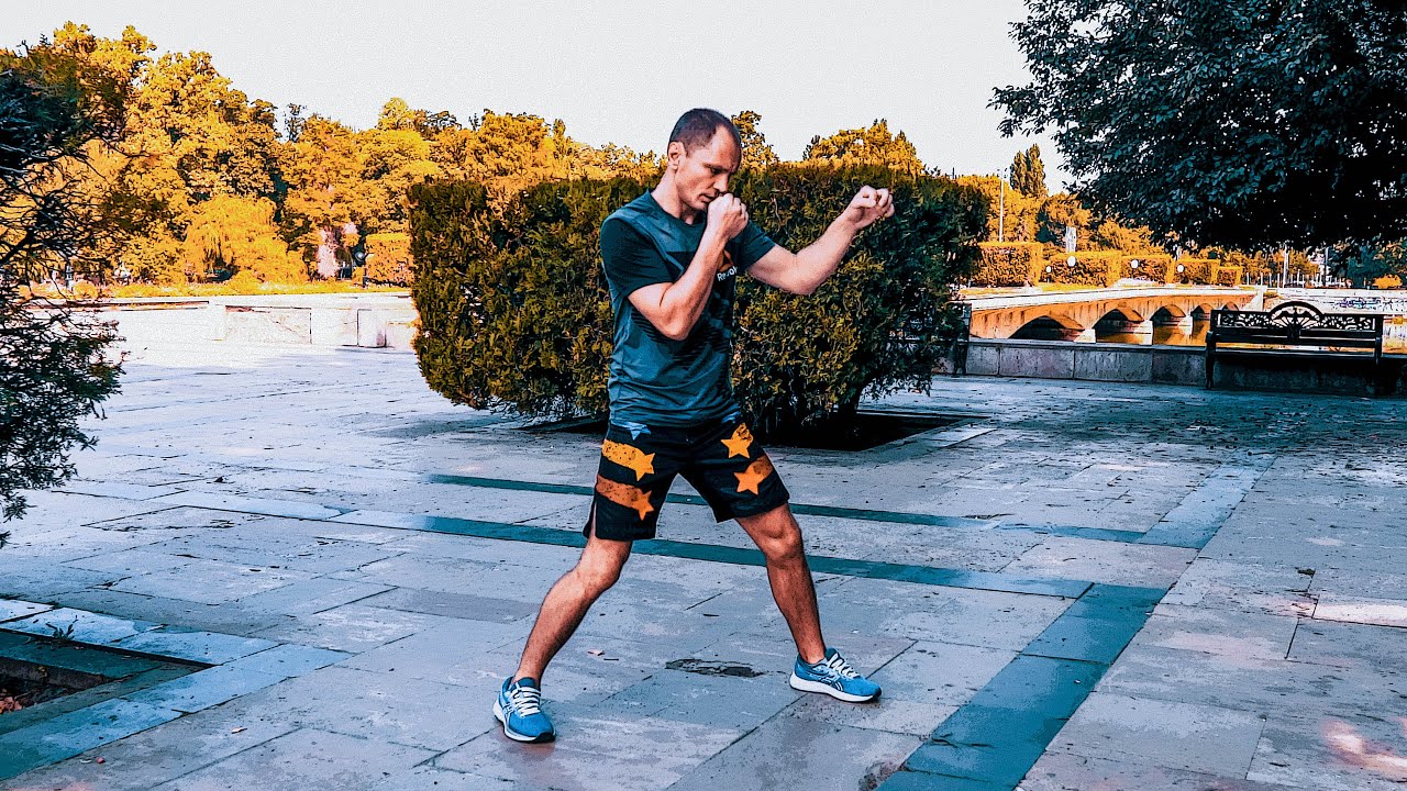 Lovituri de BRAȚE pe DEPLASARE Lecția 5 - Kickboxing pentru începători