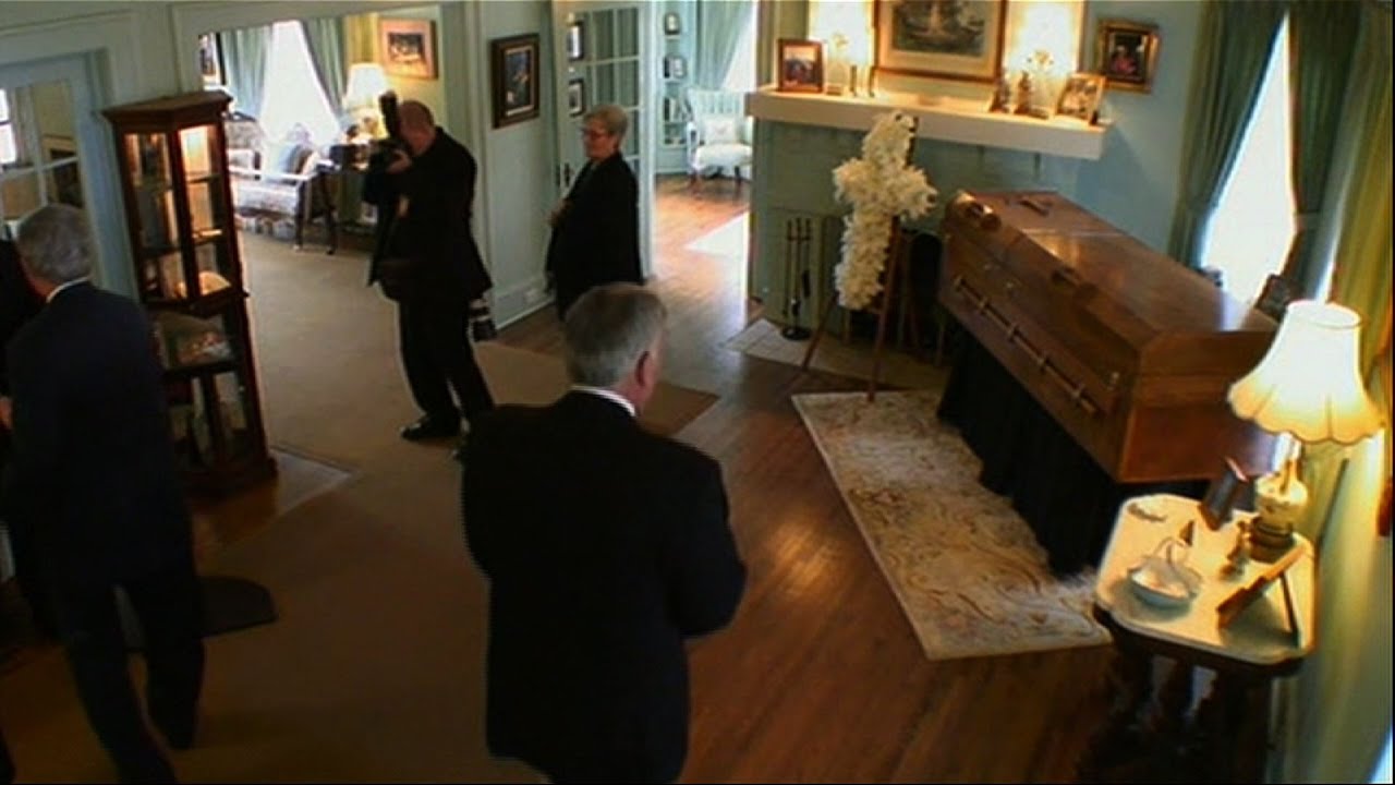 George W. Bush Pays Respect to Billy Graham