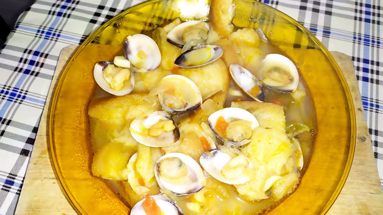 sopa de pan con almejas y gambas