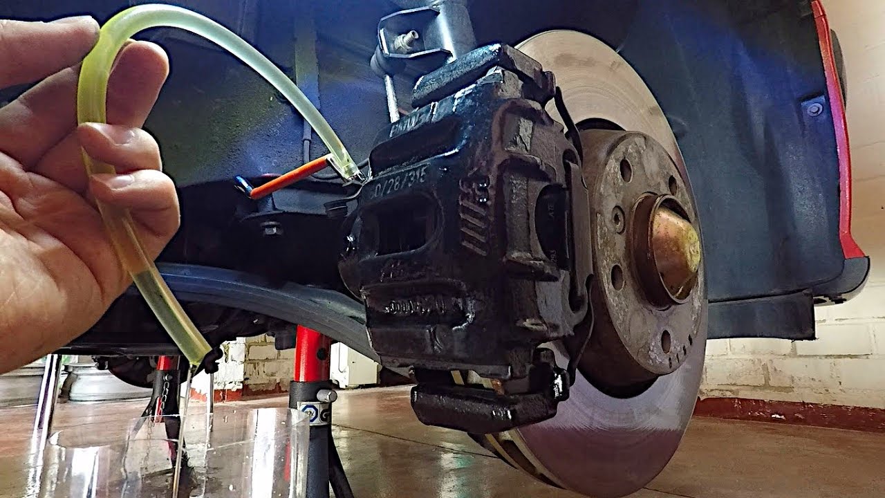 BMW M3 E36 🔧 Brakes flush & bleed (DIY) *EASY*