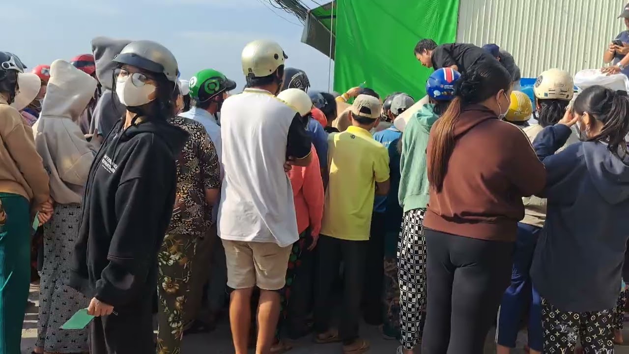 HÔM NAY NGÀI 26 / TẾT CÔ BÊNH MỶ VỀ PHÁT RẠO CHO BÀ CON NGÈO