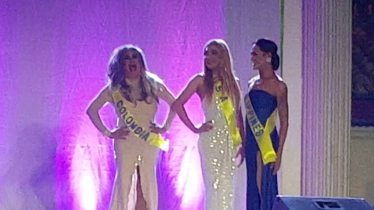 Miss Universe 2015 Pia Wurtzbach Crowning Spoof hahhaha Tawa Muchhh #MissUniverse #Philippines #Pia