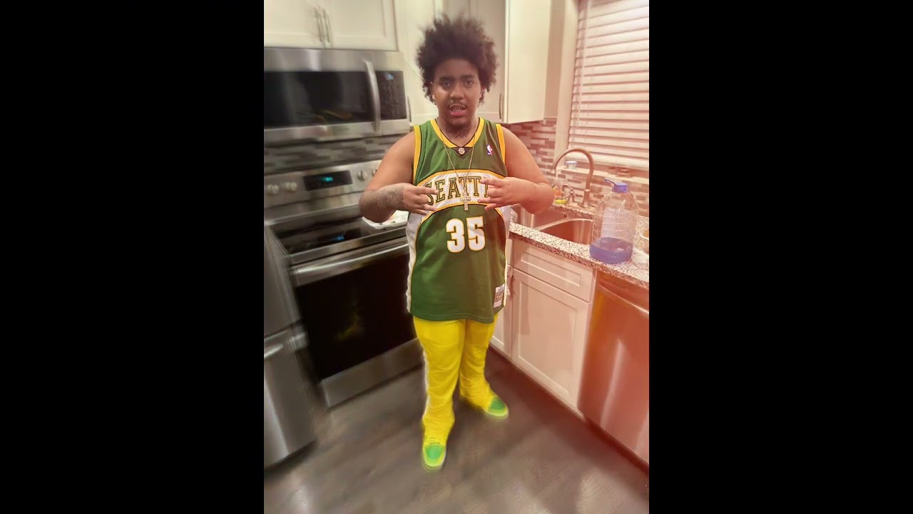 Glo Capone-Down Low Down Bad!(Prod.makeawayzay)