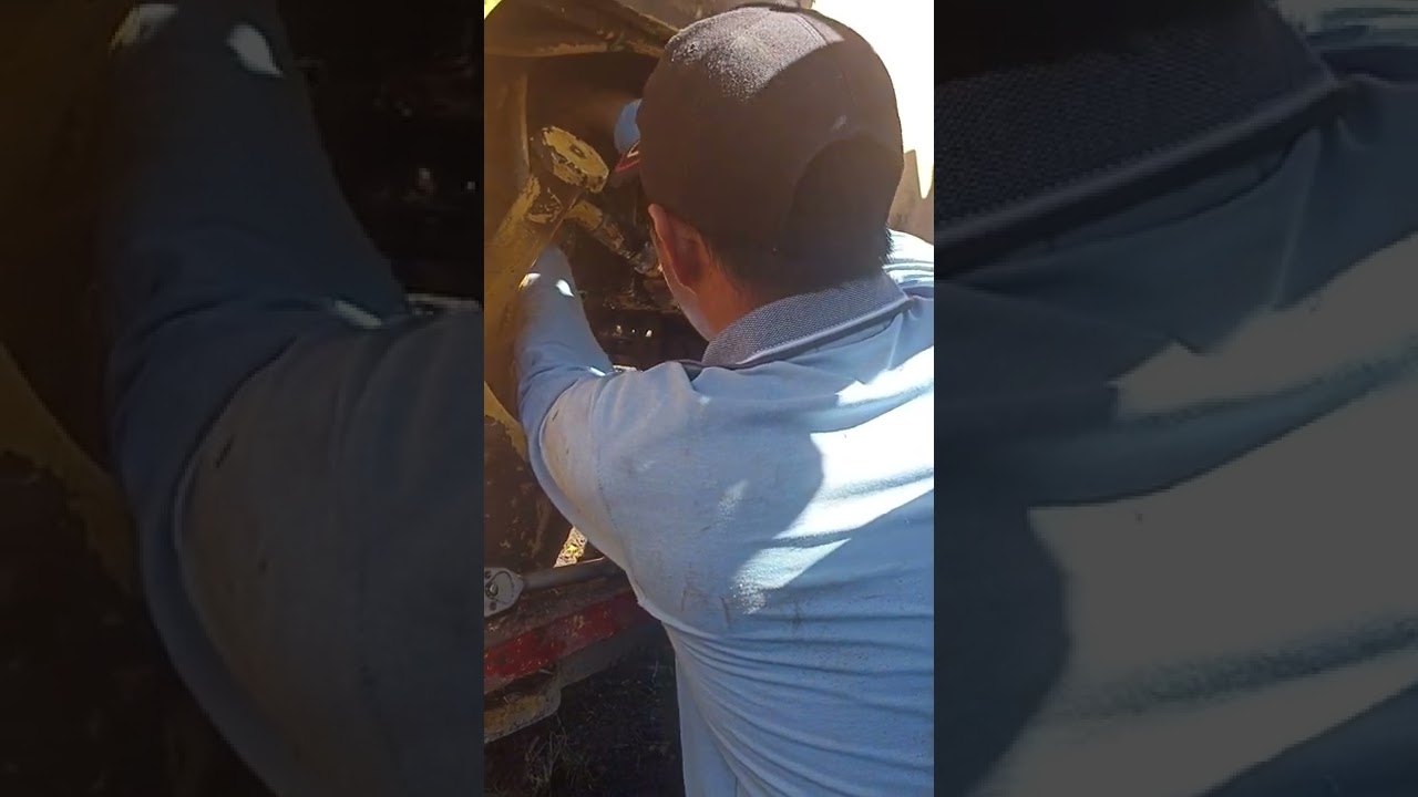 Kumatsu WA450 Problem no 2nd Gear because 1piston of control valve stuck-up