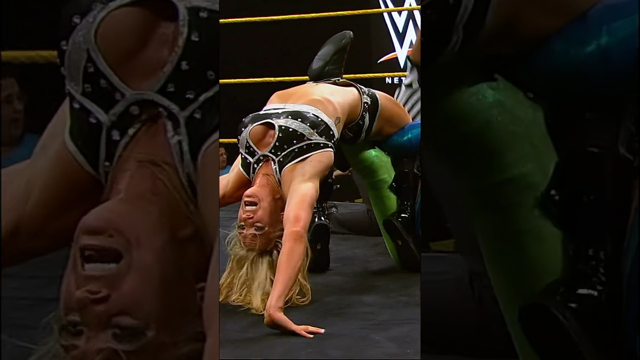 Charlotte Flair broke out the Figure-8 Leglock for the first time against Bayley in 2014