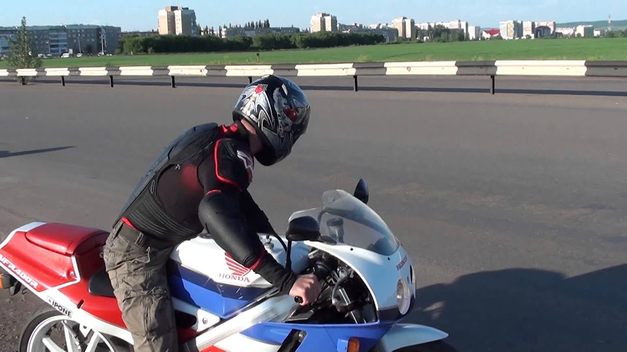 Honda VFR 400 (nc30)