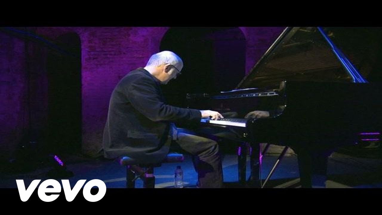 Ludovico Einaudi - The Earth Prelude (Live at the Old Vic Tunnels / 2011)
