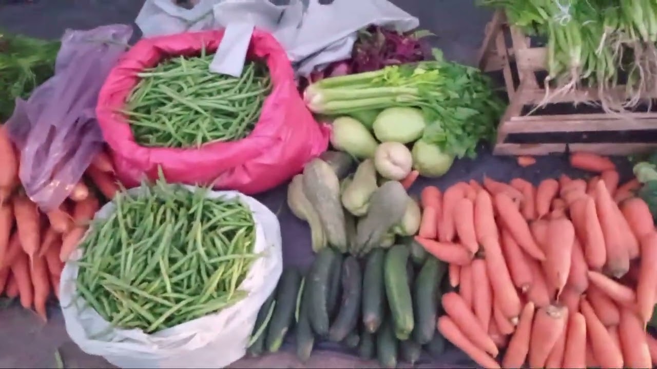 TURCOGAEKEL DE COMPRAS EN EL MERCADO