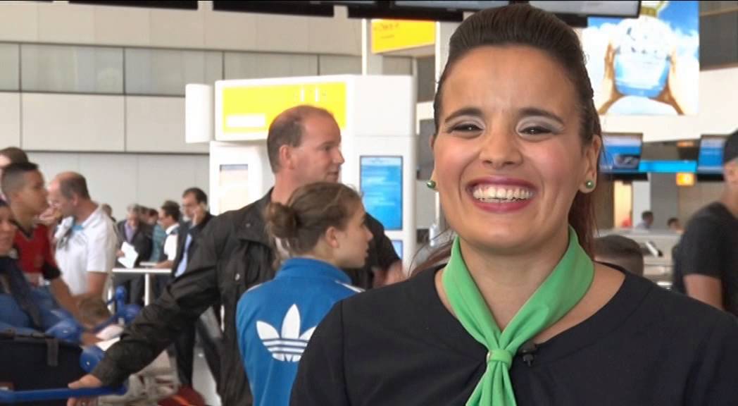 Vliegtuigselfie Heemsteedse stewardess gaat viraal