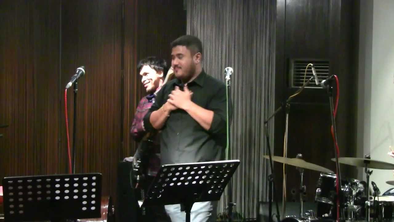 Mike Mohede - Rudolph The Red-Nosed Reindeer @ Mostly Jazz 23/12/11 [HD]