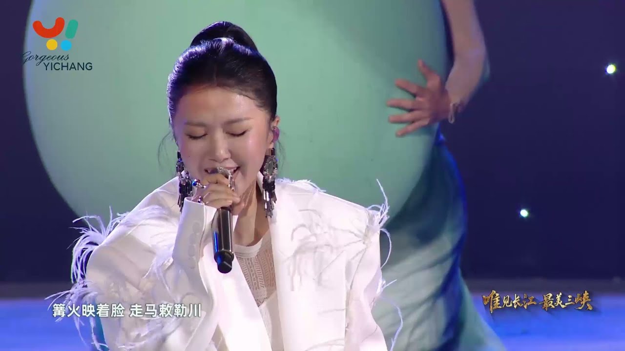 Tan Weiwei shines at Tourism Festival opening