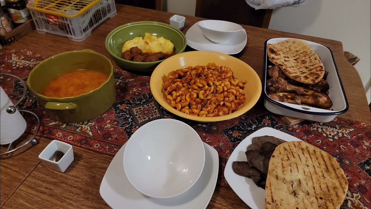 Prijedlog za ruĉak ili iftar : Tahrana,pire krompir,mesne kuglice,tjestenina,pileći bataĉići,girosi 