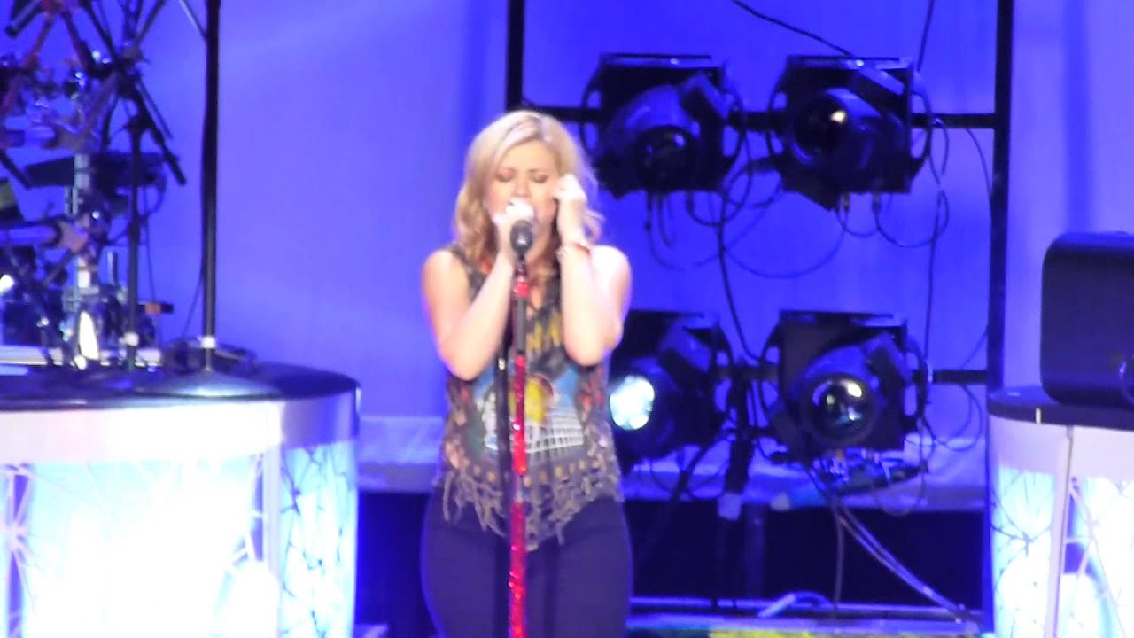Kelly Clarkson - Catch My Breath (Live in Dublin 10 Oct 12) HD