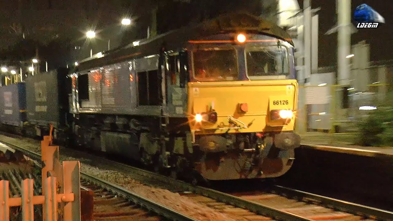Două Trenuri Intermodale in Gara Grays 🚂 Two Intermodal Trains in Grays Station - 20 November 2023