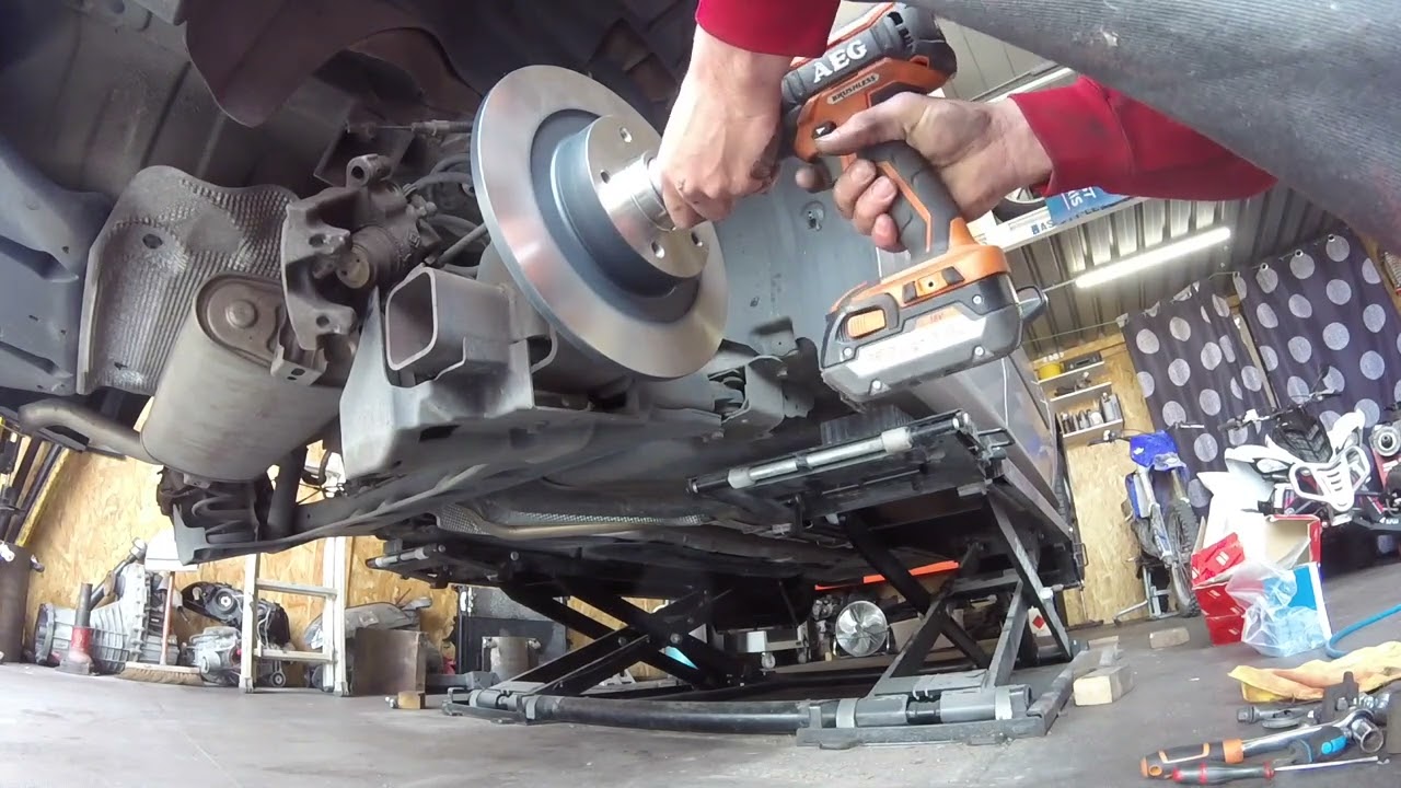 ( TUTO ) Remplacement disques et plaquettes arrières Renault LAGUNA 3