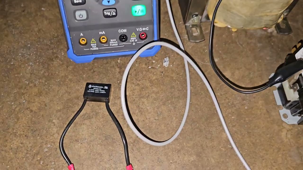 BACK IN THE LAB.SHOWING THE BENEFITS OF USING A RC SNUBBER ON A CONTACTOR COIL.
