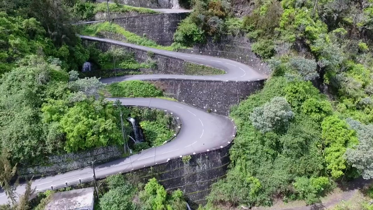 Des Routes et des Hommes - RD242 Ilet à Cordes 1/2