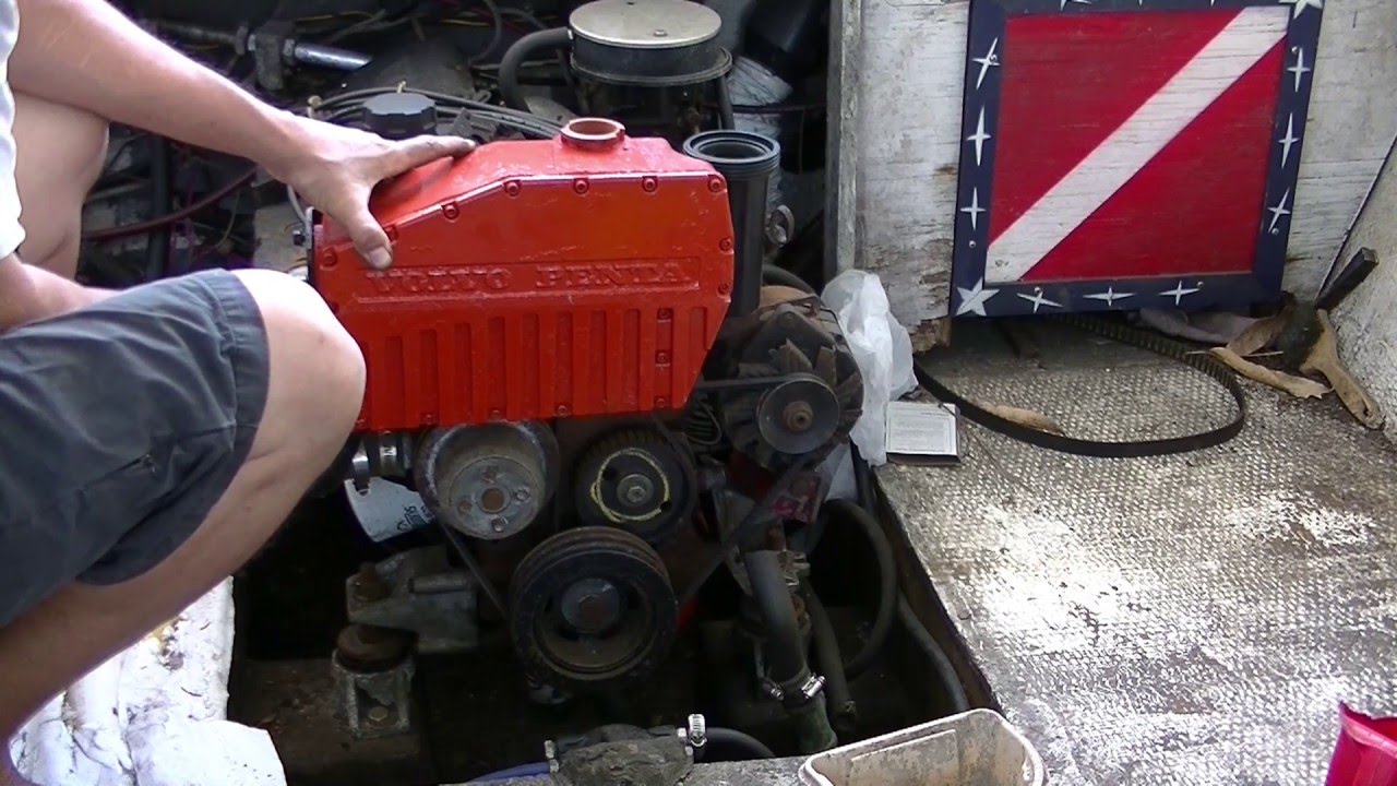 Cómo quitar e instalar el depósito de refrigerante de un motor Volvo Penta #volvopenta