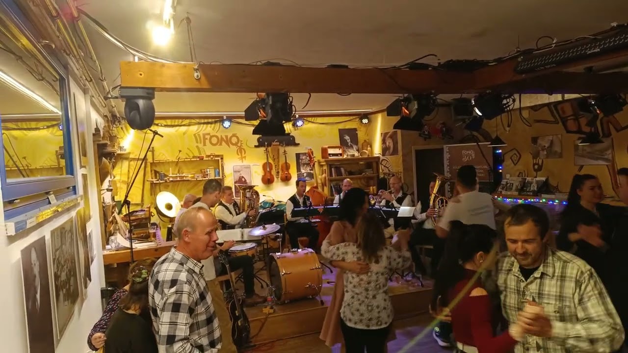 Die klane Hupf Partie im Fonò Musik Haus  Budapest  am 6. Dez 2024