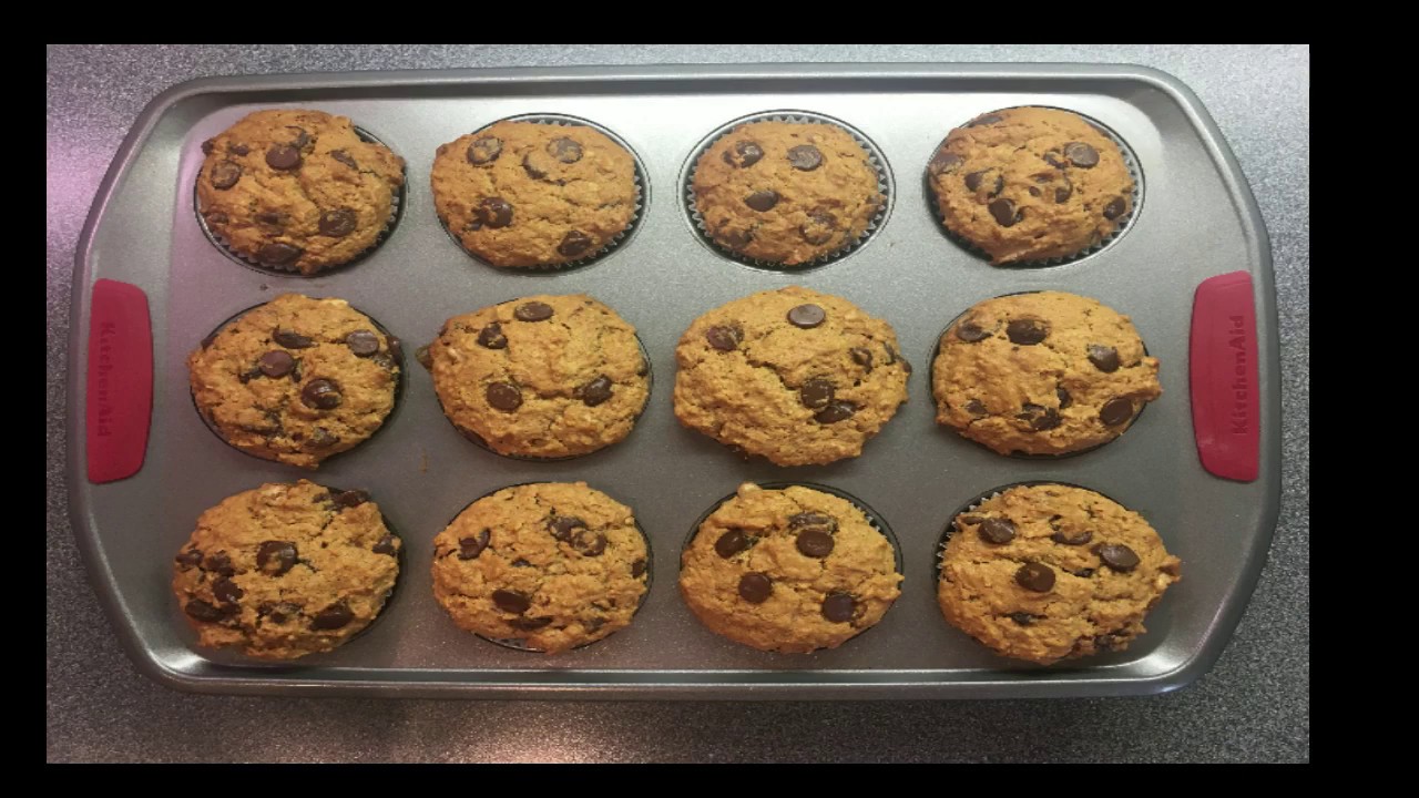 Oatmeal chocolate chip muffins healthy | Dina's Kitchen