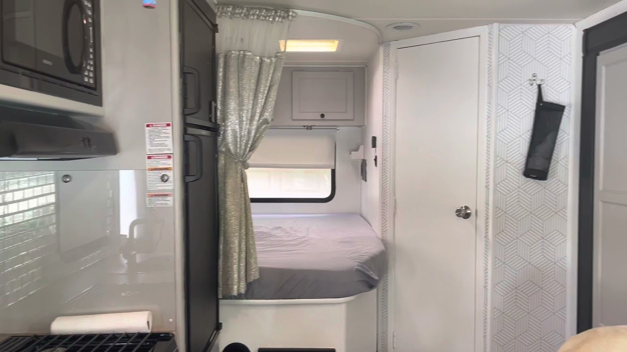 FOR SALE: 2016 Coachmen Leprechaun 220QB