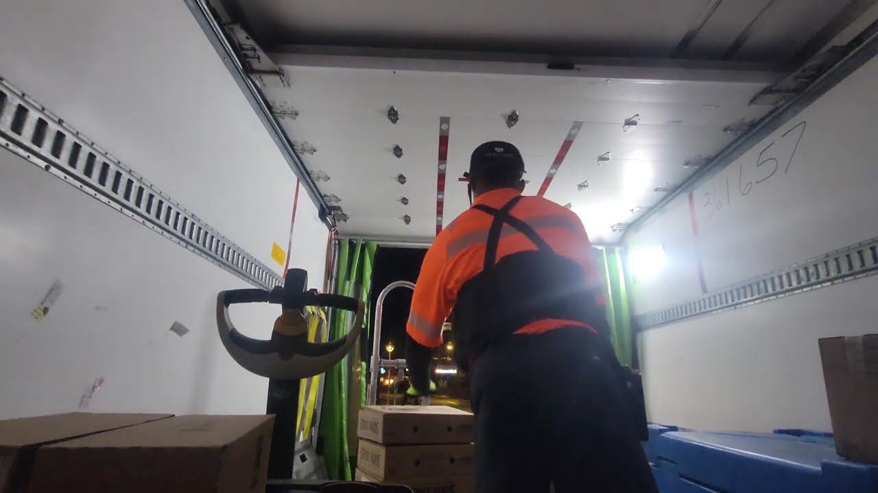 US Foods Delivery in Scottsdale, AZ 🌴🍸🚛 | Trucking