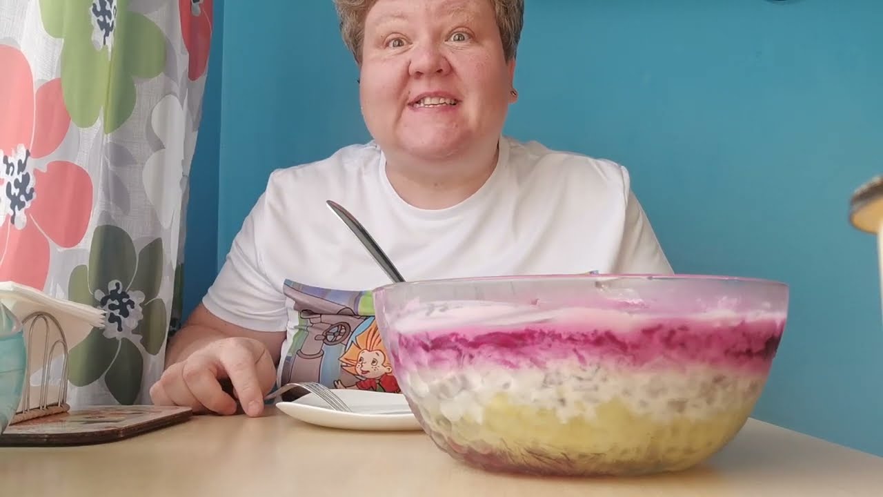 # mukbang #мукбангроссия #еда #food #селёдка под шубой и котлеточки домашние